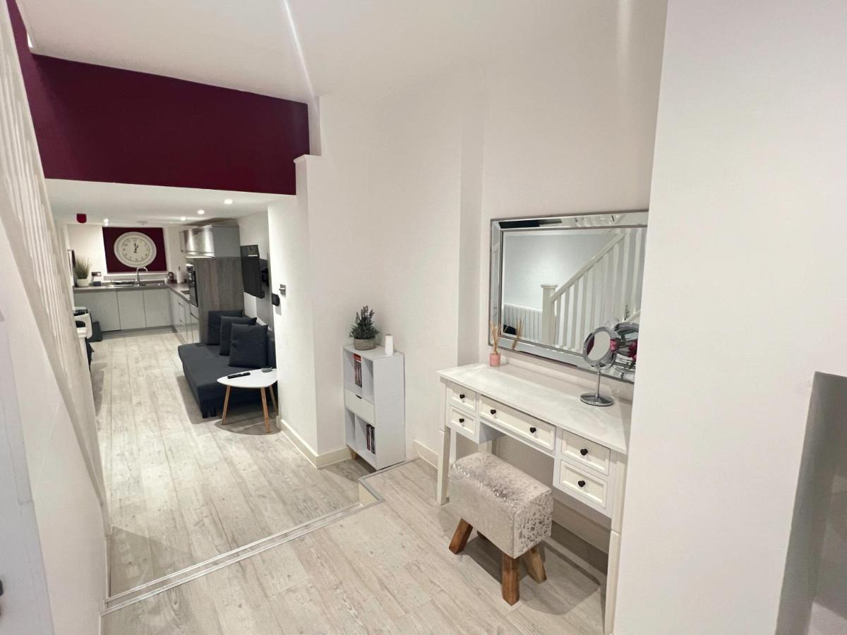 The Snap Pad Boutique Apartment Royal Tunbridge Wells Bagian luar foto